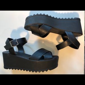 VINTAGE NINE WEST BLACK BLOCK PLATFORM SHOES